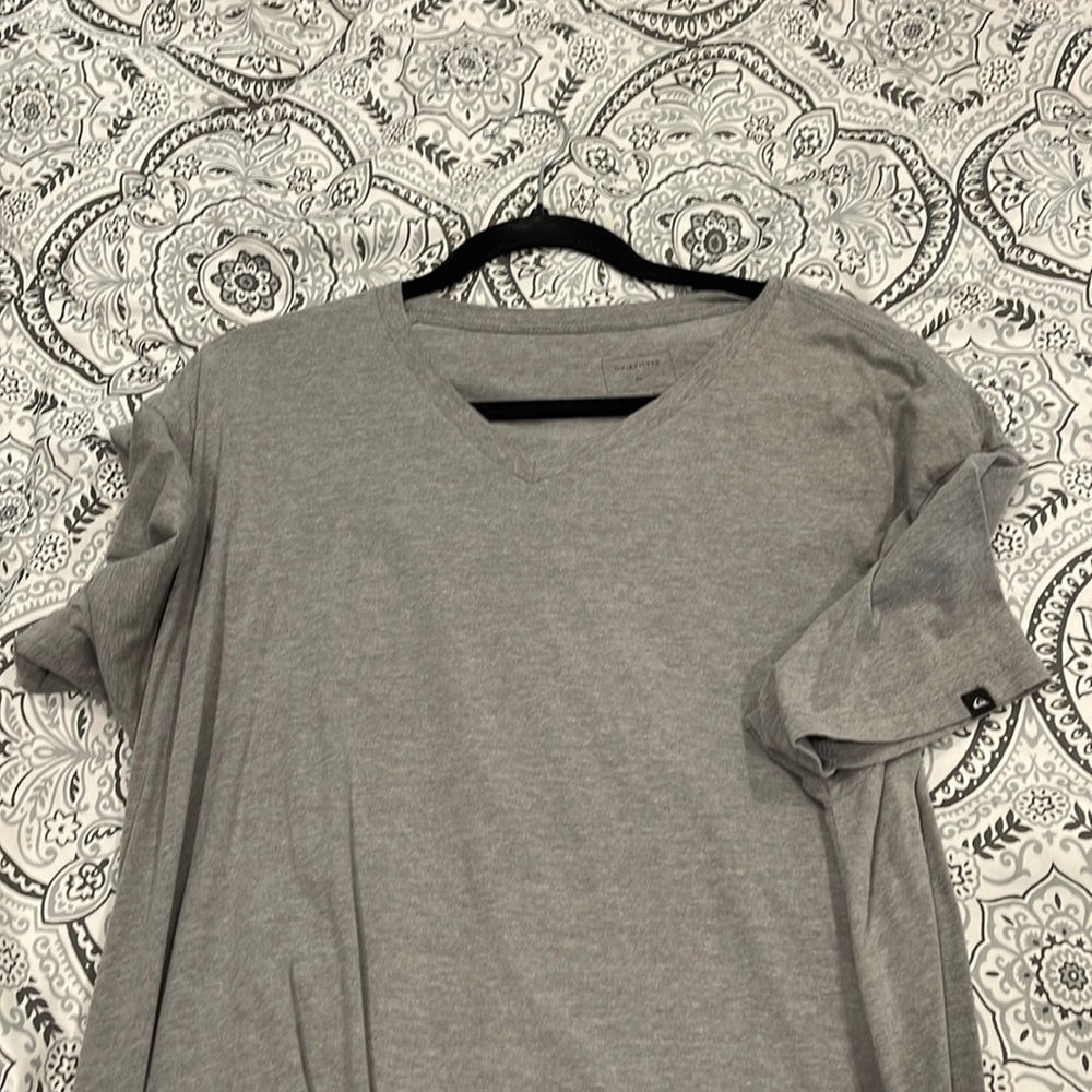 Quicksilver v neck t shirt